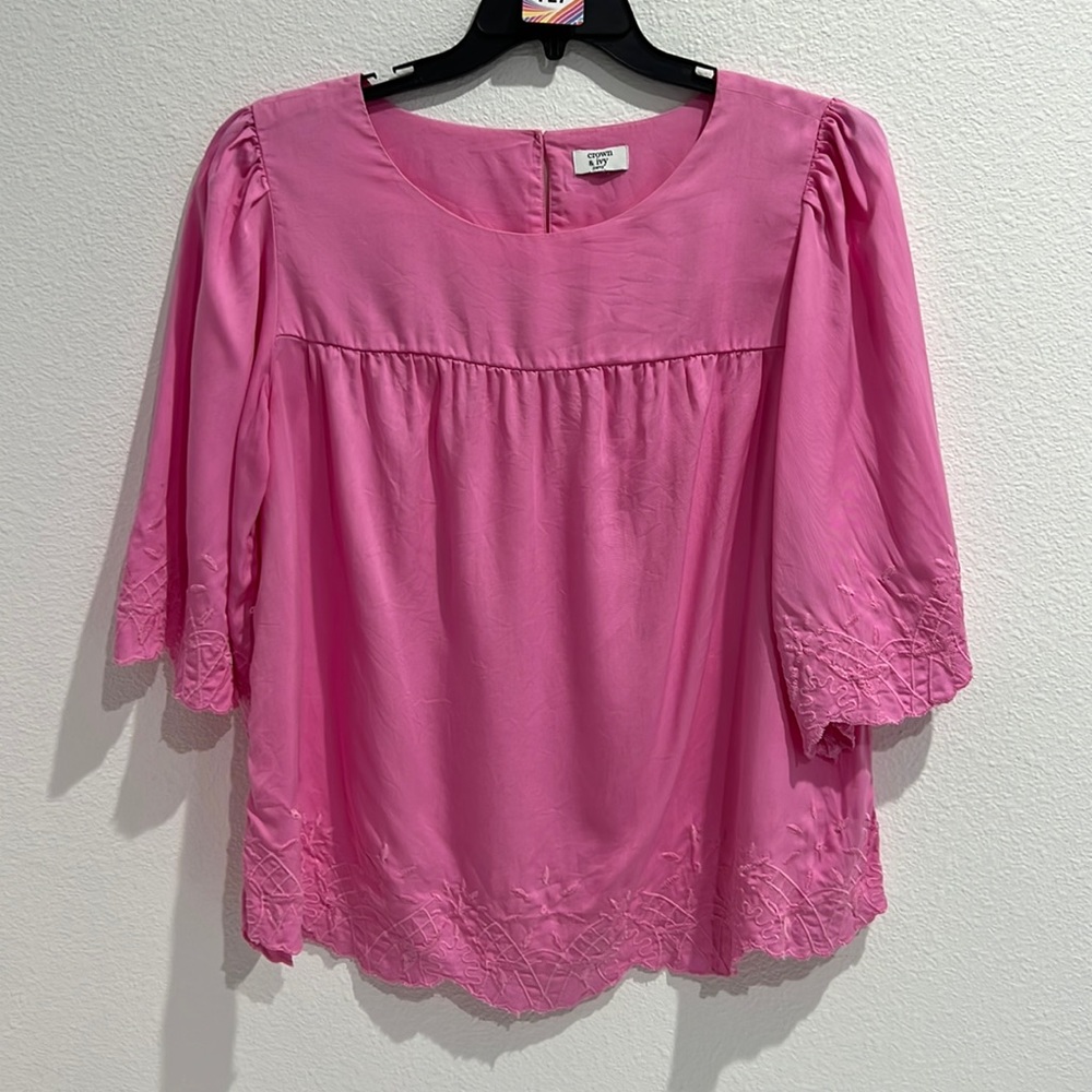127. Crown & Ivy Top Pink Embroidered